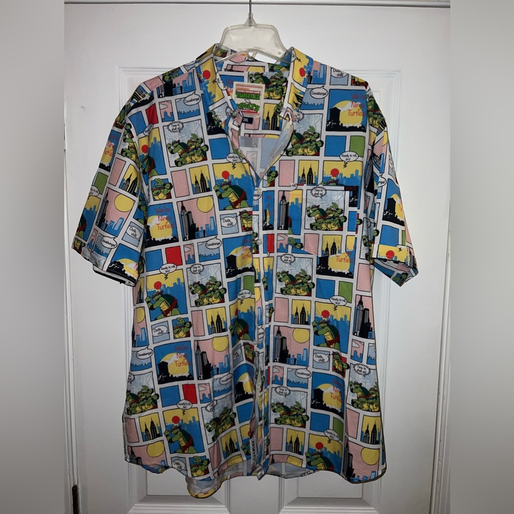 2XL Men’s Ninja Turtles Short Sleeve Button Down Shirt